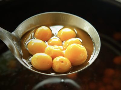 Cách Ngâm Rượu Mơ Truyền Thống: Bí Quyết Tạo Nên Hương Vị Độc Đáo và Sức Khỏe Tuyệt Vời